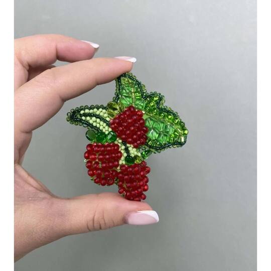 Charivna Mit Raspberries Brooch Crystal Art Beadwork Kit